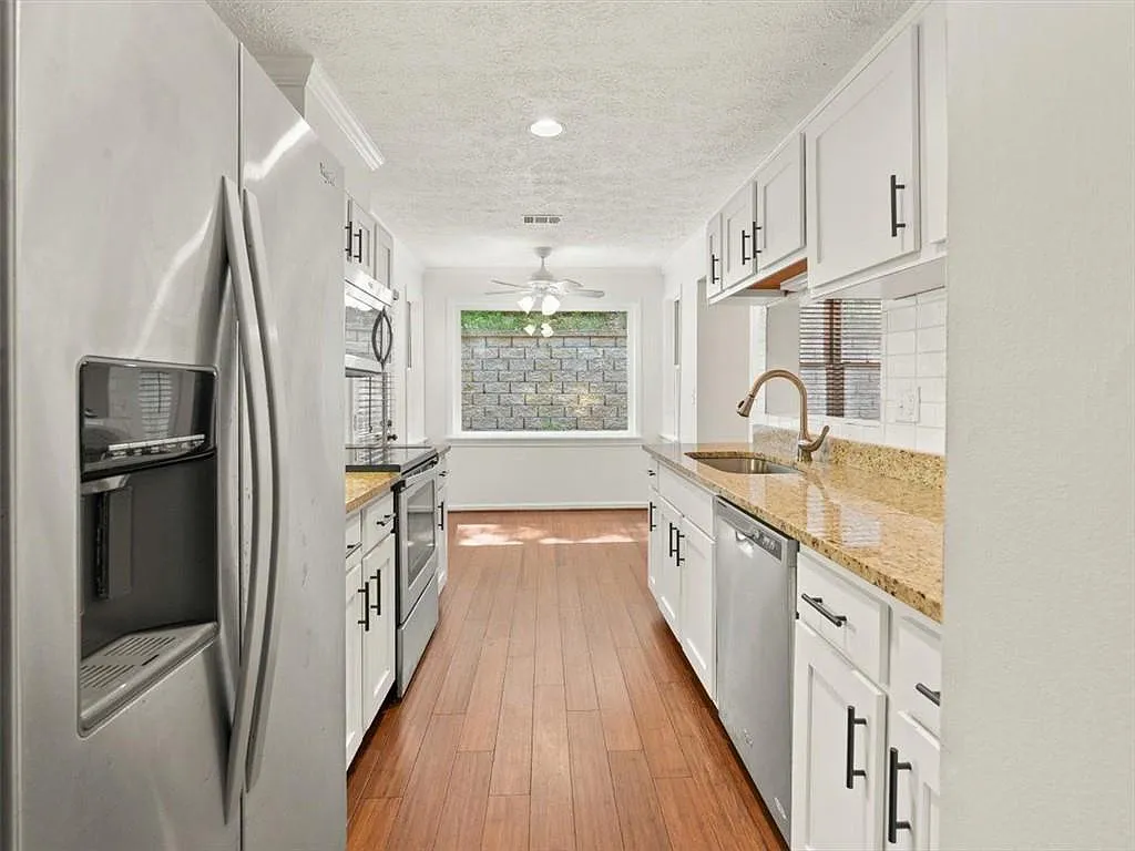 2 bed, 2.0 bath, 1430 sqft, $2,700 — Photo 4