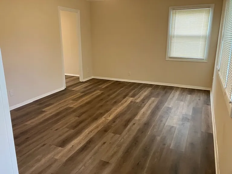 112 S Maple St — Photo 2
