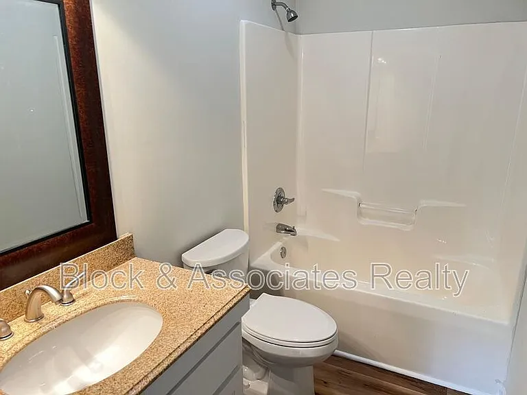 302 Edward Ct — Photo 9