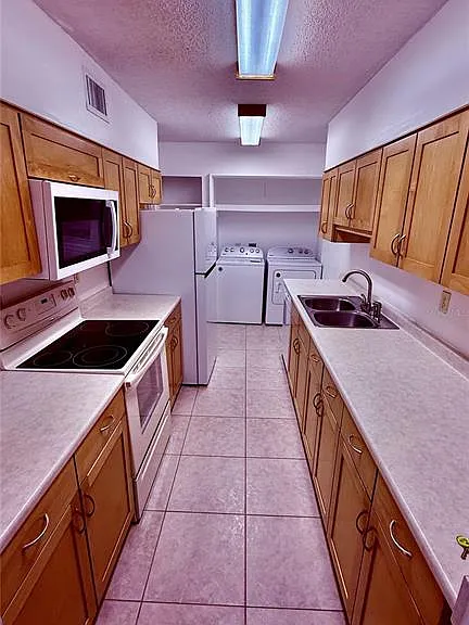 6519 W Newberry Rd #912 — Photo 3