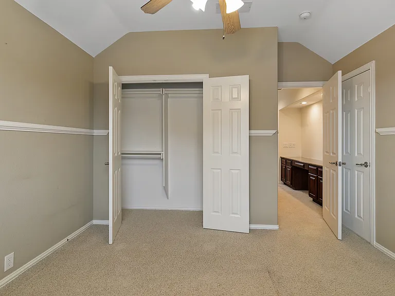 5128 Oceana Dr — Photo 25