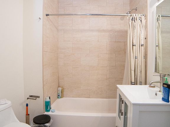 3rd image of 3835 Lancaster Ave APT 1