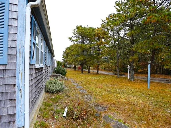 1 Labrador Rd, West Dennis, MA 02670