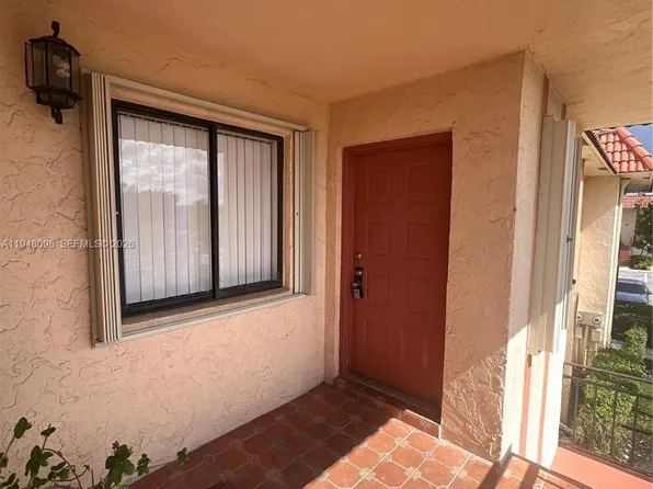 379 Lakeview Dr APT 205, Fort Lauderdale, FL 33326