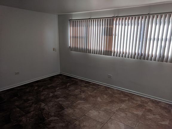 3rd image of 108 W Diversey Ave