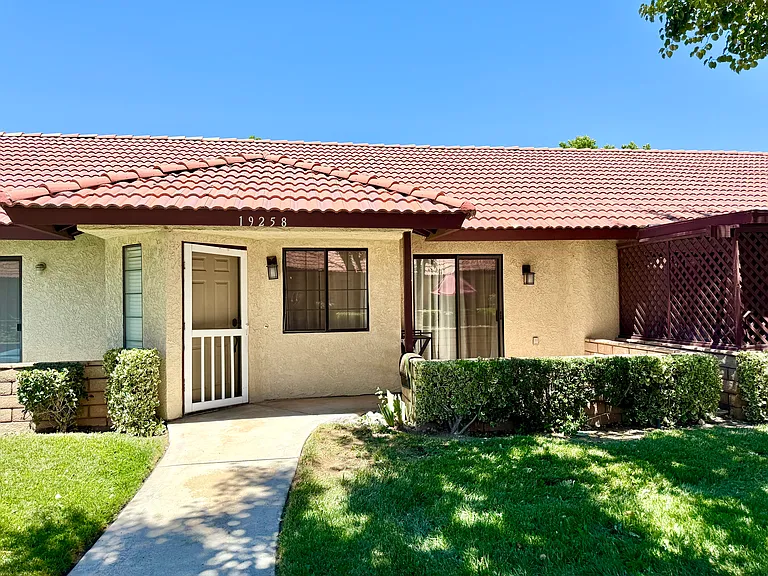 19258 Cottonwood Dr — Photo 1