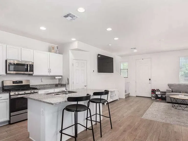 3828 S 58th Ln — Photo 1