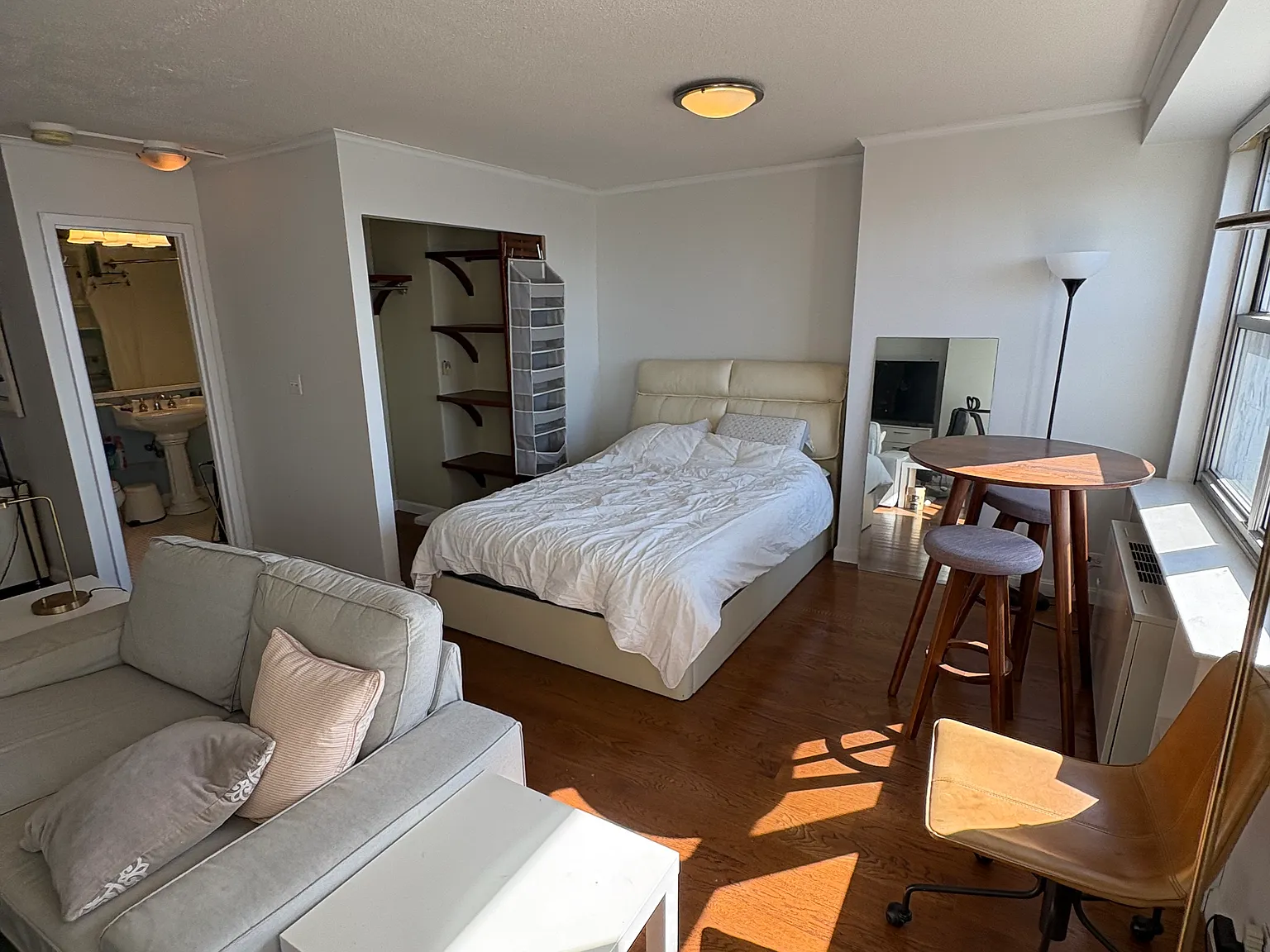 Studio, 1.0 bath, 605 sqft, $3,000 — Photo 3