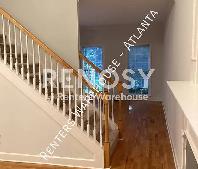 755 Milton Oaks Dr — Photo 3