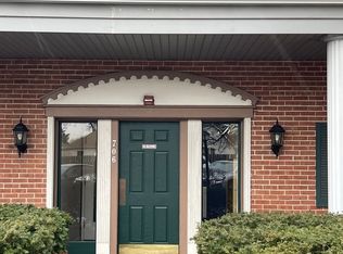 706 E Algonquin Rd Unit 204, Arlington Heights, IL 60005