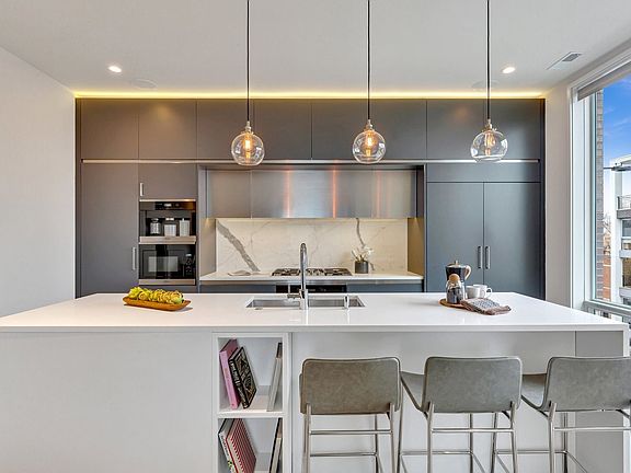 4th image of 2015 W Armitage Ave #3