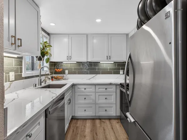 5226 Hemlock St APT 5, Sacramento, CA 95841