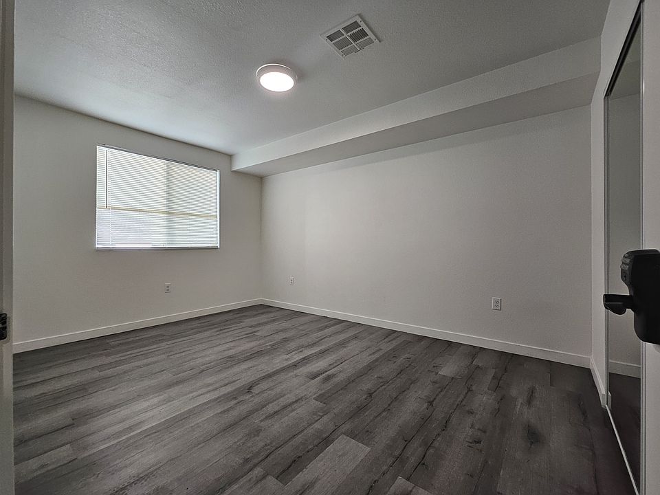 1st image of 615 W 41st Pl #3