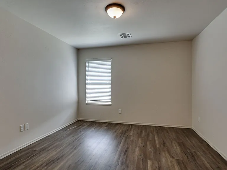 412 Chalk Hill Ct — Photo 35