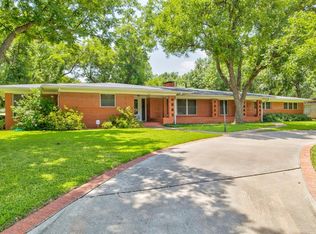 916 Park St, Graham, TX 76450