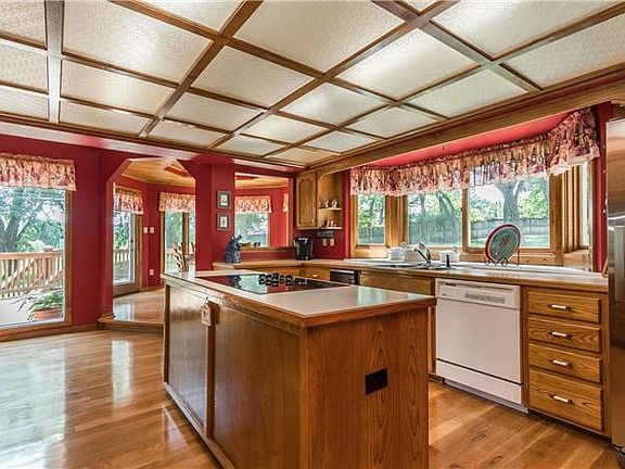 5th image of 1205 NW Hawk Creek Dr