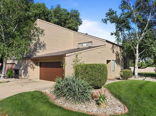 16 Briar Hill Cir, Champaign, IL 61822