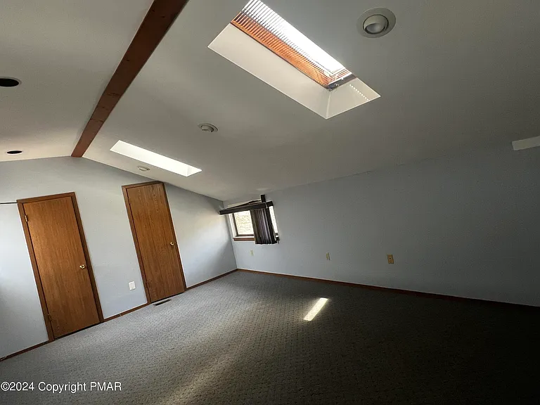 509 Wales Ct — Photo 6