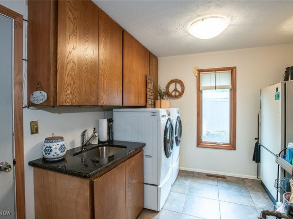 17170 Ridge Creek Rd, Strongsville, OH 44136