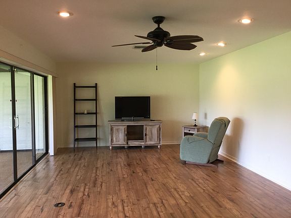 4th image of 415 Glades Blvd