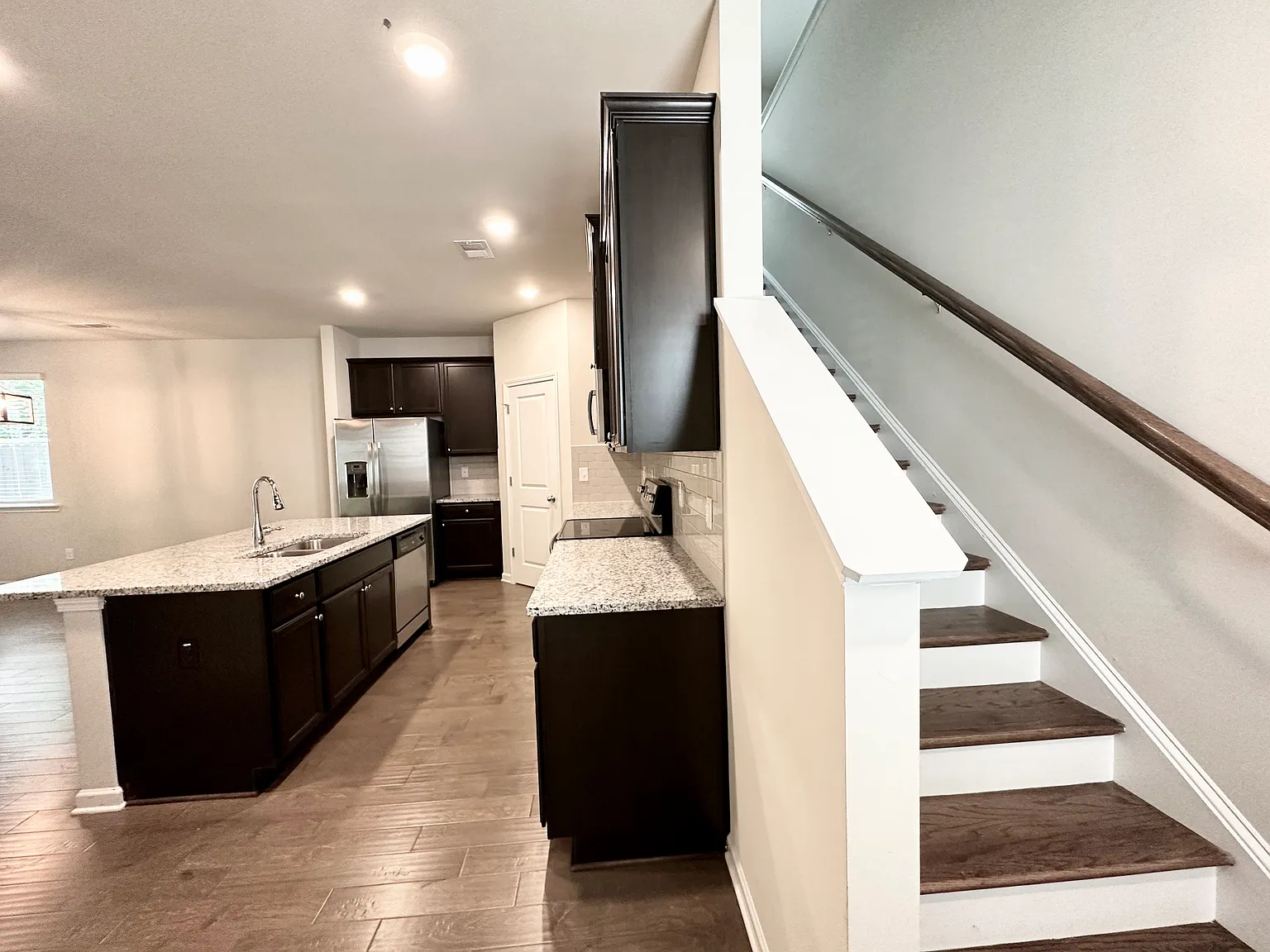 3 bed, 2.5 bath, 1876 sqft, $2,500 — Photo 3