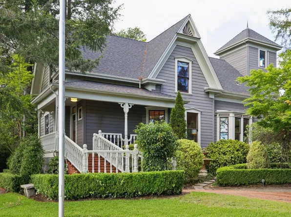 801 Dry Creek Road, Healdsburg, CA 95448