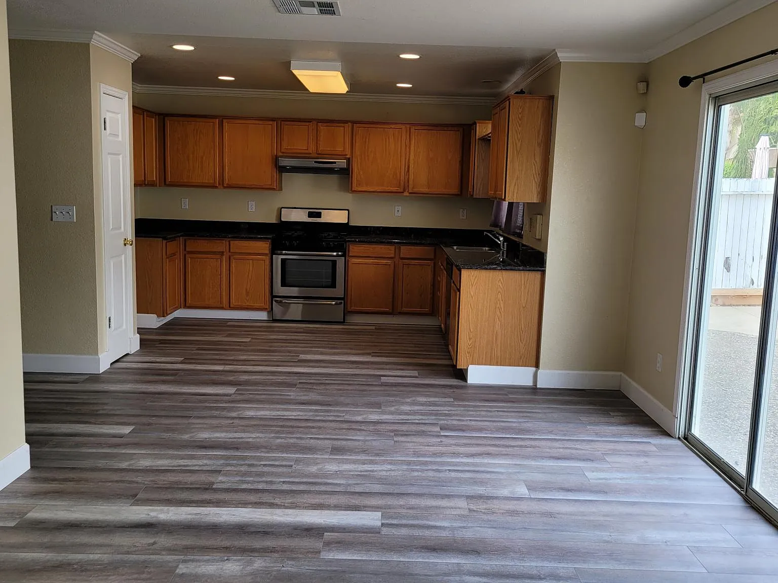 804 Bogetti Ln — Photo 2