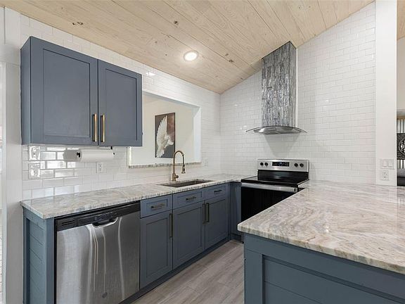 3rd image of 26 FILLMORE LANE