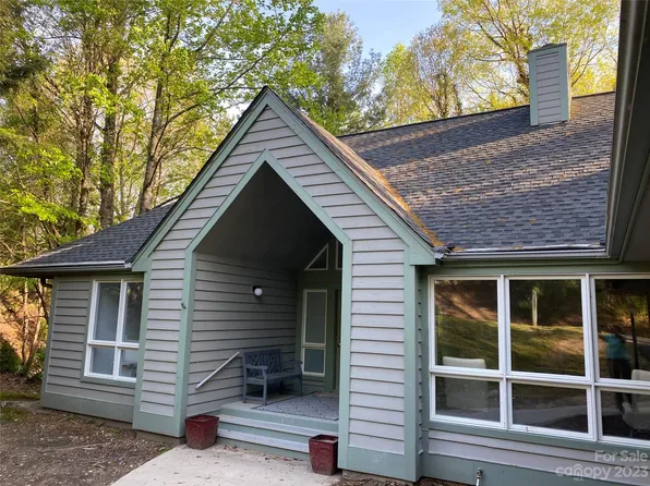 167 Overlook Dr, Flat Rock, NC 28731