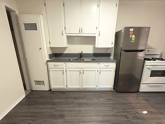 3rd image of 10961 S Figueroa St #1A