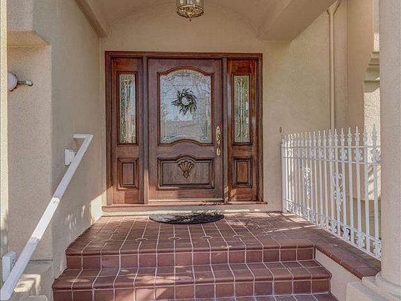 5th image of 1017 W Knickerbocker Dr
