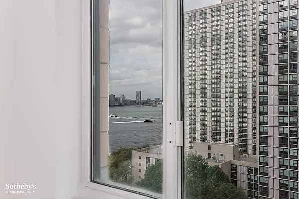 Rented by Sotheby's International Realty | media 22