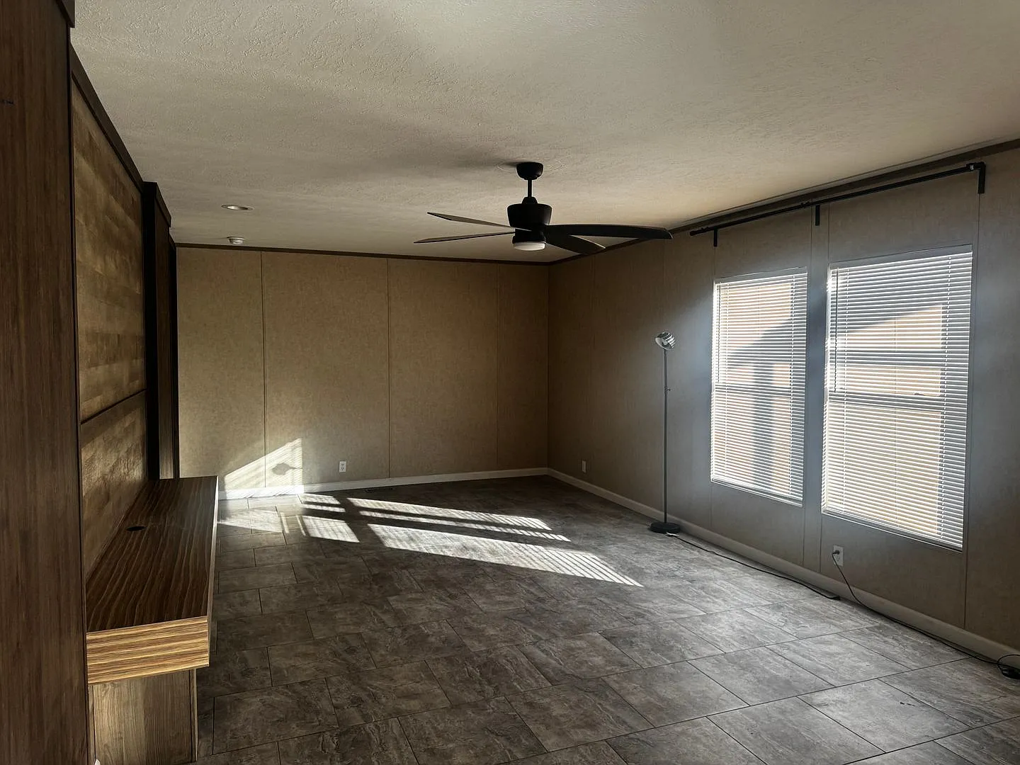 Spacious Four Bedroom Home - Pet Friendly and Horses Allowed! — Photo 4