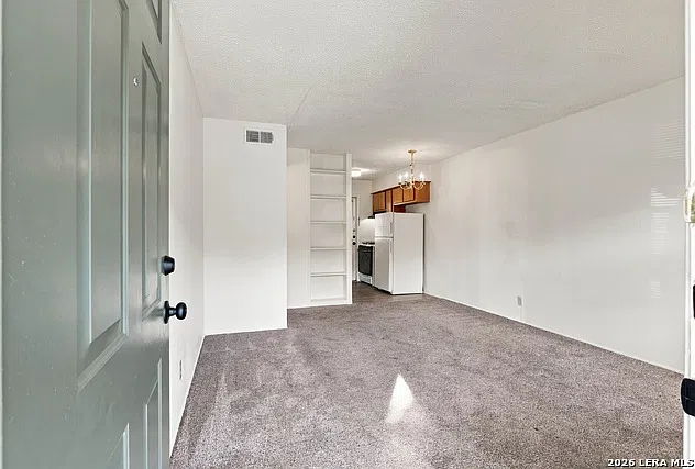 2 bed, 1.0 bath, 800 sqft, $900 — Photo 3