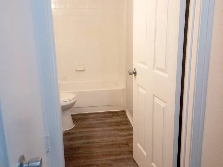 8119 Chipping — Photo 17