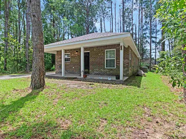 10 Middleton Ln, Atmore, AL 36502
