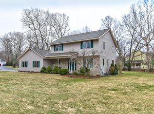 15410 Royal Oak Dr, Grand Haven, MI 49417