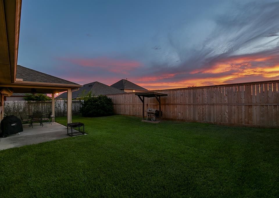1st image of 9979 Willow Falls Ln