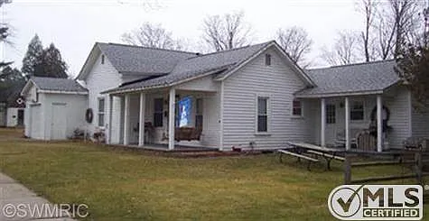 220 W Madison St photo 1
