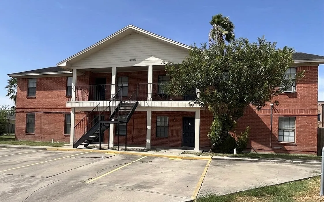 3 bed, 1300 sqft, $1,175 — Photo 1