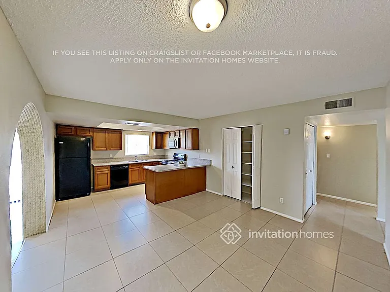 7016 W Wilshire Dr — Photo 5
