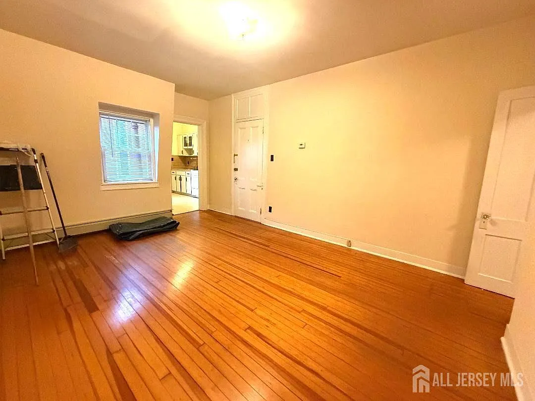 207 Woodbridge Ave — Photo 2
