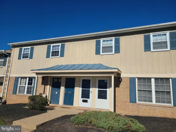 5 Derry Dr, North Wales, PA 19454