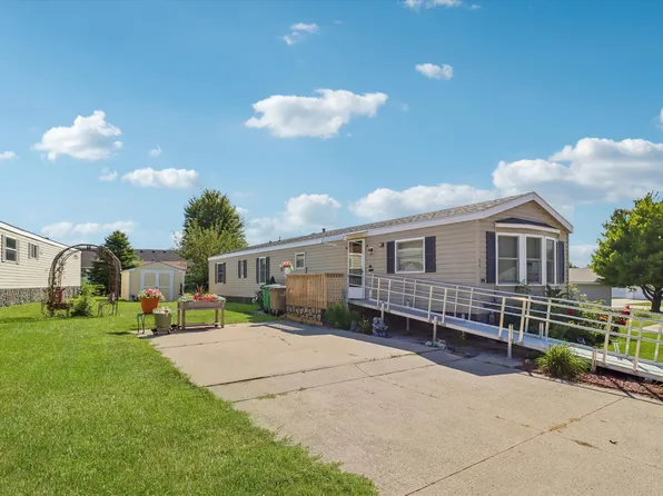 54 N Hawthorn Dr, Altoona, IA 50009