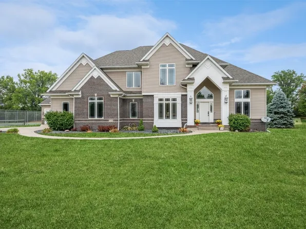 1710 Emerald Ct, Robins, IA 52328