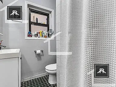 452 Park Dr #1 — Photo 4