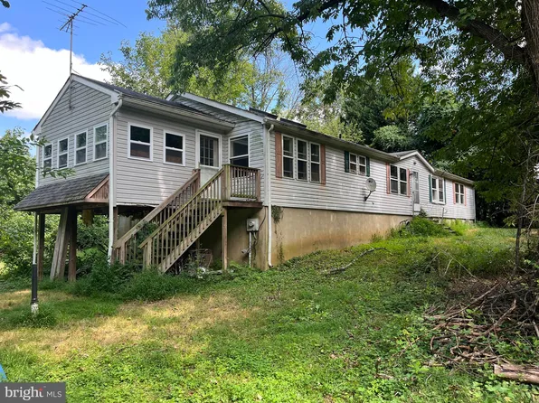 4463 Garnet Mine Rd, Upper Chichester, PA 19061