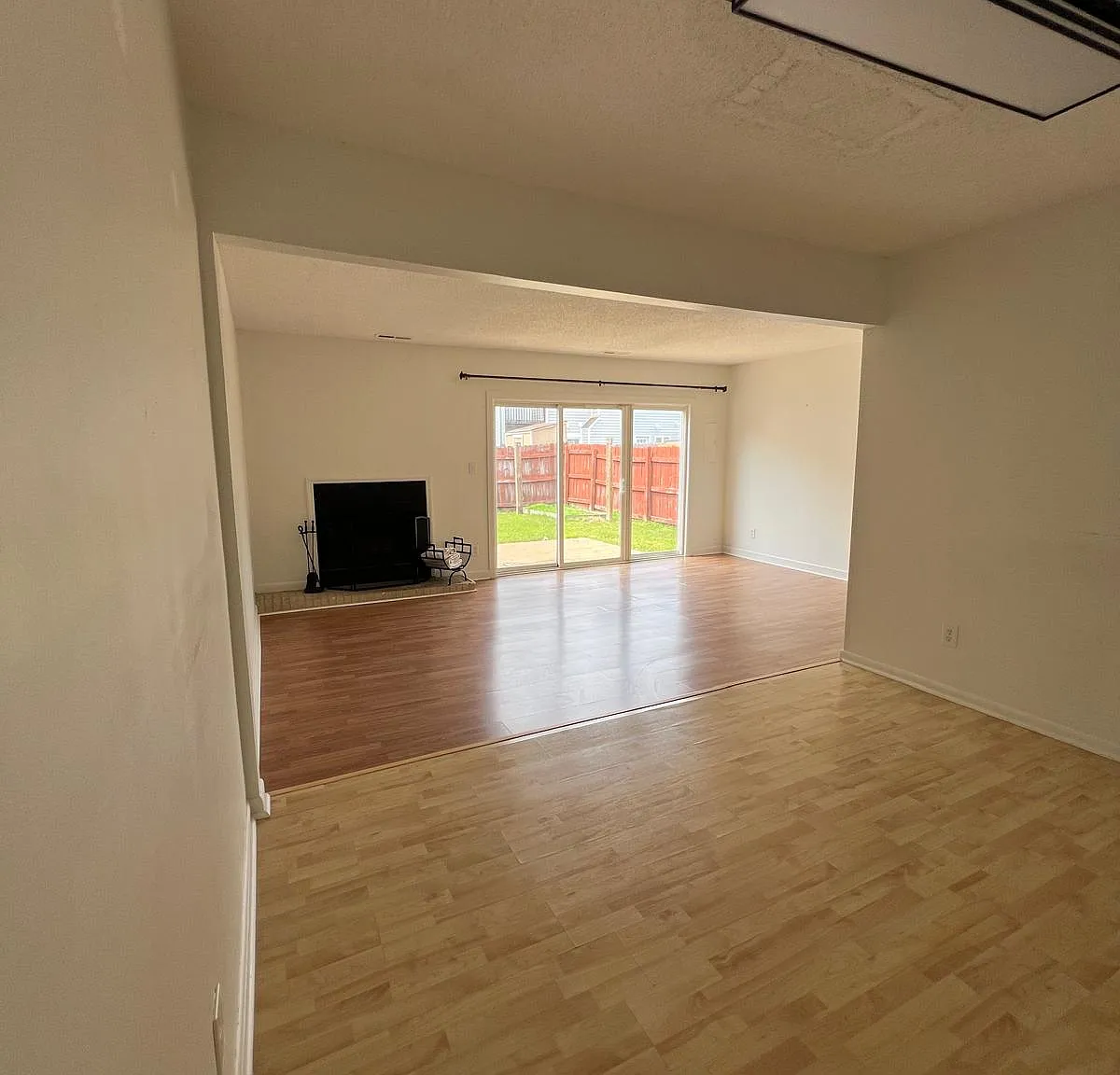 2 bed, 2.5 bath, 1391 sqft, $1,895 — Photo 2