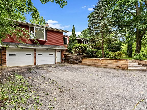 5th image of 7313 River Rd