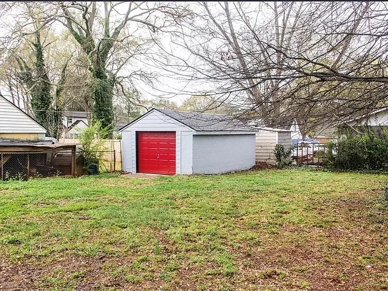 2418 Crestview Ave — Photo 4